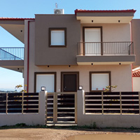 Διώροφη εξοχική κατοικία στον Άγιο Νικόλαο Δήμου Σιθωνίας